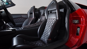 Nero Leather - Rosso StitchingInterior image