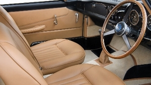 Beige LeatherInterior image