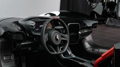 Harissa Red LeatherInterior image