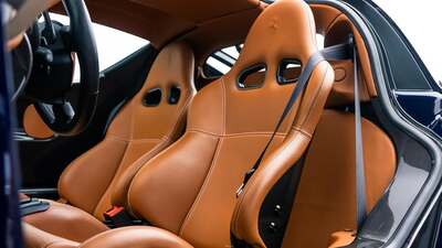 Cuoio / Nero Leather - Bianco StitchingInterior image