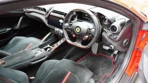 Nero Alcantara - Rosso Inserts / StitchingInterior image