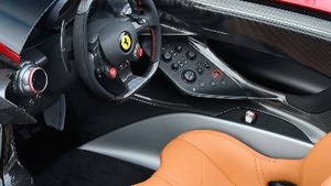 Cuoio Leather - Rosso StitchingInterior image