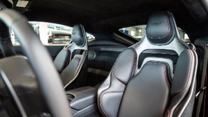 Onyx Black LeatherInterior image