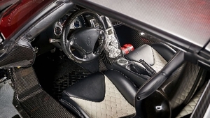 Black / White Leather - White StitchingInterior image