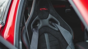 Black Leather / Alcantara - Red StitchingInterior image