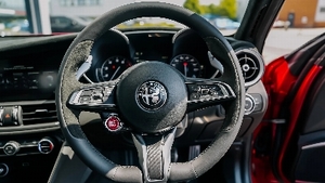 Black Leather - White StitchingInterior image