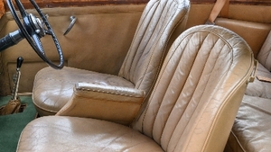 Neulla Tan LeatherInterior image