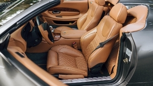 Light Tan LeatherInterior image