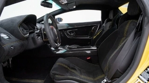 Nero Alcantara - Giallo StitchingInterior image