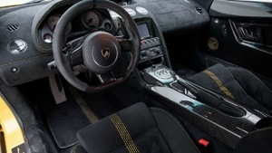 Nero Alcantara - Giallo StitchingInterior image