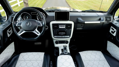 Black / White Leather - Black StitchingInterior image
