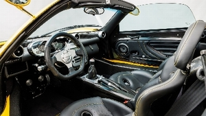 Black Leather - Yellow StitchingInterior image
