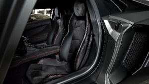 Black Leather / Alcantara - Red StitchingInterior image