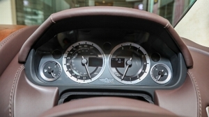 Bitter Chocolate Leather - Sandstorm StitchingInterior image