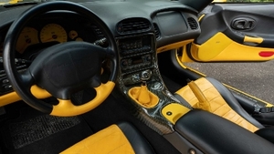 Black / Yellow LeatherInterior image