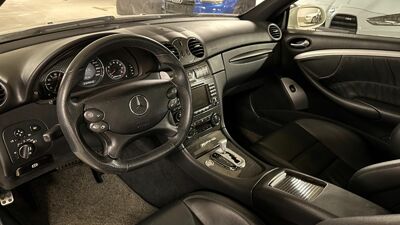 Black / Anthracite Leather - White StitchingInterior image
