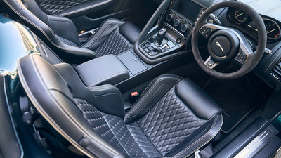 Black Leather - White StitchingInterior image