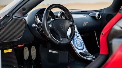 White Leather - Red InsertsInterior image