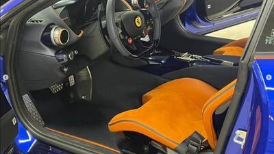 Arancio Leather / Nero AlcantaraInterior image