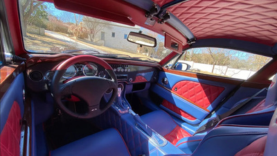 Blue / Romeo Red LeatherInterior image
