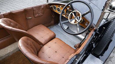 Brown LeatherInterior image