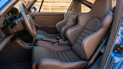 Mocca Brown Leather - Blue Stitching / PipingInterior image