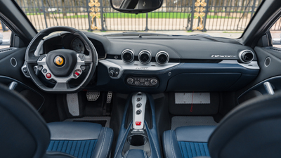 Black / Blu Oltremare Leather - Kvadrat Field FabricInterior image