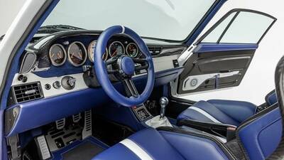 Blueberry - Ice White Leather / Blue AlcantaraInterior image