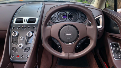 Bitter Chocolate Leather - Sandstorm StitchingInterior image