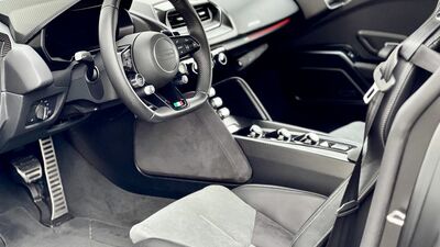Grey Alcantara / Black LeatherInterior image