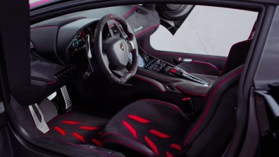 Nero Ade Alcantara / Leather - Rosso Alala Stitching / PipingInterior image