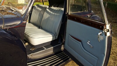 Light Blue LeatherInterior image