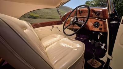 Saddlery Tan Leather / Cream LeatherInterior image