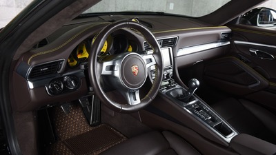 Espresso Leather - Racing Yellow StitchingInterior image