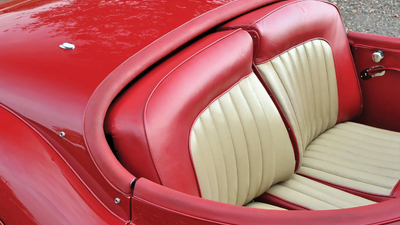 Biscuit / Red LeatherInterior image