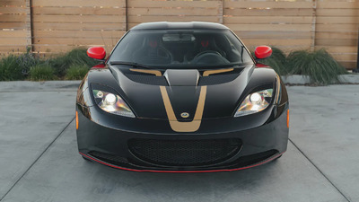 Metallic Black / Metallic Gold StripesColor image