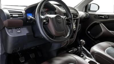 Bitter Chocolate Leather - Beige StitchingInterior image