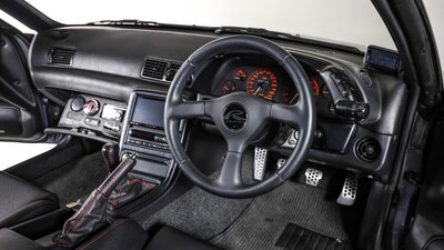 Black Leather - Red StitchingInterior image