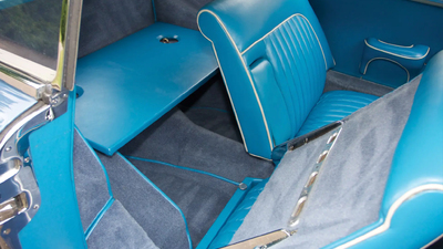 Baltic Blue Leather / Cirrus Grey Alcantara - Silver StitchingInterior image