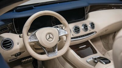 Beige LeatherInterior image