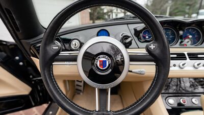 Crema / Black LeatherInterior image