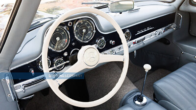 Blue Leather - White StitchingInterior image