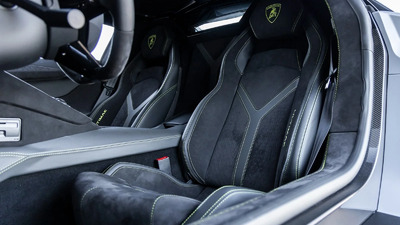 Bianco Alcantara / Nero Cosmus Leather - Verde Ulysses Stitching / PipingInterior image
