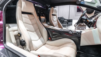 Bianco Leather / Marrone SuedeInterior image