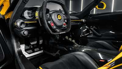 Black / Yellow Leather - Yellow StitchingInterior image