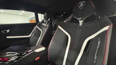 Nero Ade Alcantara / Leather - Bianco Leda Stitching / Piping - Rosso Alala PipingInterior image