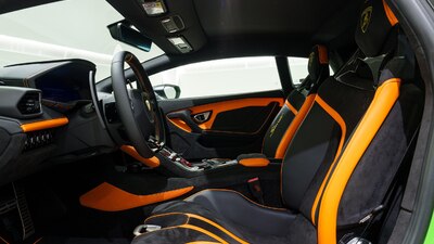 Nero Ade Leather - Arancio Leonis Stitching / PipingInterior image