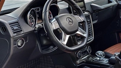 Black / Brown LeatherInterior image