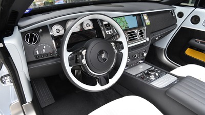 Artic White LeatherInterior image