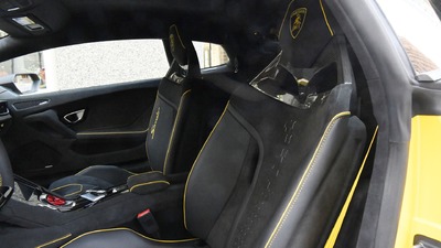 Nero Ade Alcantara - Giallo Piping / StitchingInterior image